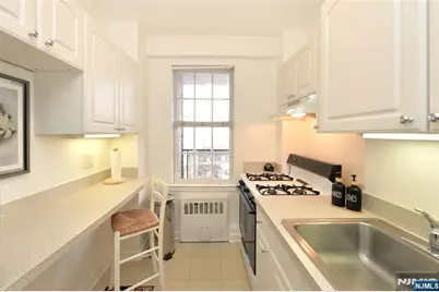 5 Roosevelt Place 2B #2B, Montclair, NJ 07042 - Photo 3