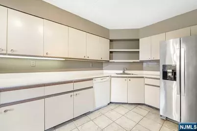 1055 River Road 814 #814, Edgewater, NJ 07020 - Photo 11