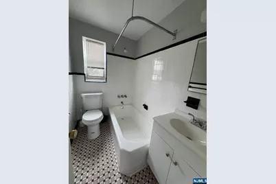 294-308 Terrace Avenue 296B #296b, Hasbrouck Heights, NJ 07604 - Photo 5