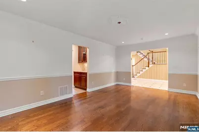 506 Sunderland Road, Teaneck Township, NJ 07666 - Photo 15