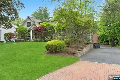 506 Sunderland Road, Teaneck Township, NJ 07666 - Photo 3