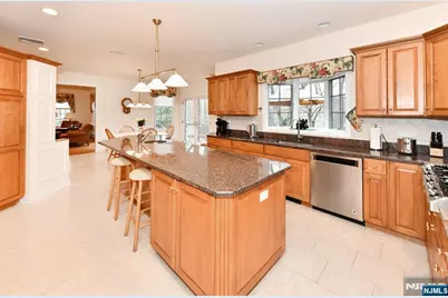 34 Walsh Drive, Mahwah, NJ 07430 - Photo 9