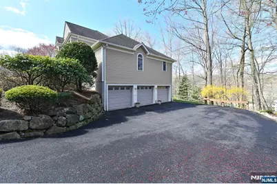 34 Walsh Drive, Mahwah, NJ 07430 - Photo 25