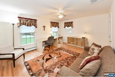 34 Walsh Drive, Mahwah, NJ 07430 - Photo 17