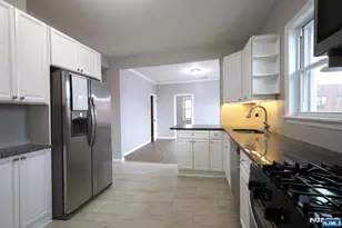 308 Milburn Ave 2nd Fl, Lyndhurst Township, NJ 07071 - Photo 5