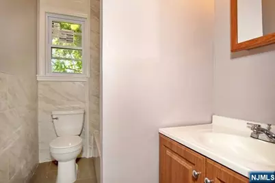 308 Milburn Avenue 2nd Fl #2nd FL, Lyndhurst Township, NJ 07071 - Photo 9