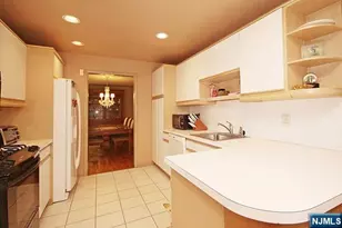 340 French Ct, Teaneck Township, NJ 07666 - Photo 3