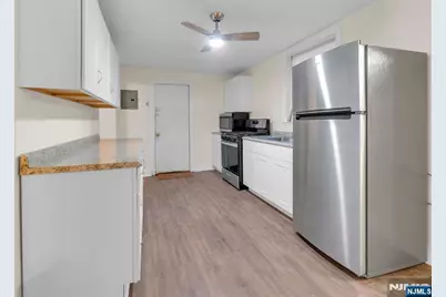 44 Stuyvesant Avenue, Newark, NJ 07106 - Photo 13