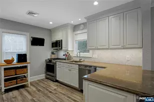 8 Edgewood Ave, Wyckoff Township, NJ 07481 - Photo 13