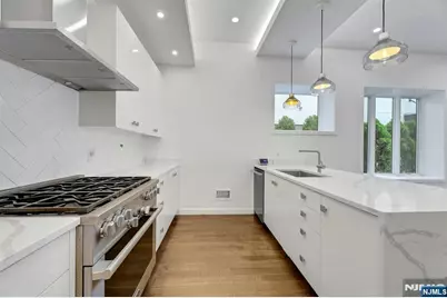 714 Undercliff Avenue 714 #714, Edgewater, NJ 07020 - Photo 17