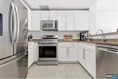 15 Freedom Way 412 #412, Jersey City, NJ 07305 - Photo 9