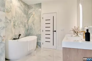 283 Bluff Rd, Fort Lee, NJ 07024 - Photo 27