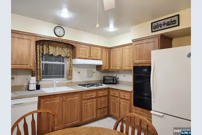 10 Sunrise Avenue, Bloomingdale, NJ 07403 - Photo 9