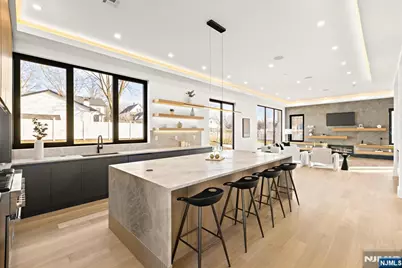 210 Hillcrest Drive, Paramus, NJ 07652 - Photo 7