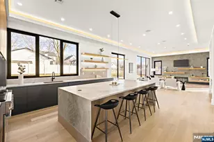 210 Hillcrest Dr, Paramus, NJ 07652 - Photo 7