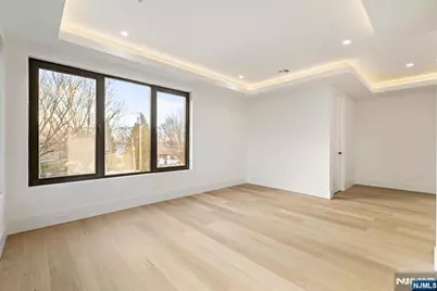 210 Hillcrest Drive, Paramus, NJ 07652 - Photo 15