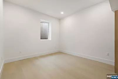 210 Hillcrest Drive, Paramus, NJ 07652 - Photo 27