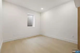 210 Hillcrest Dr, Paramus, NJ 07652 - Photo 27