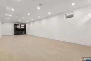 210 Hillcrest Dr, Paramus, NJ 07652 - Photo 23