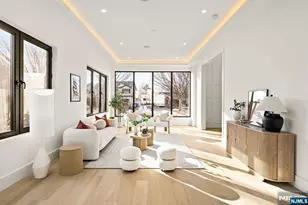 210 Hillcrest Dr, Paramus, NJ 07652 - Photo 3