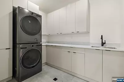 210 Hillcrest Drive, Paramus, NJ 07652 - Photo 21