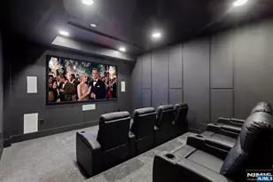 210 Hillcrest Dr, Paramus, NJ 07652 - Photo 25