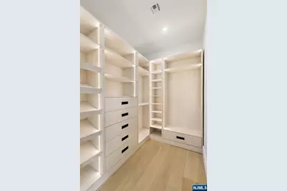 210 Hillcrest Drive, Paramus, NJ 07652 - Photo 11