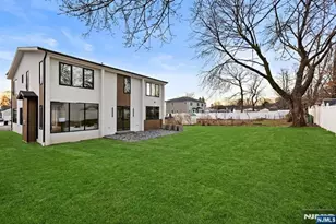 210 Hillcrest Dr, Paramus, NJ 07652 - Photo 29