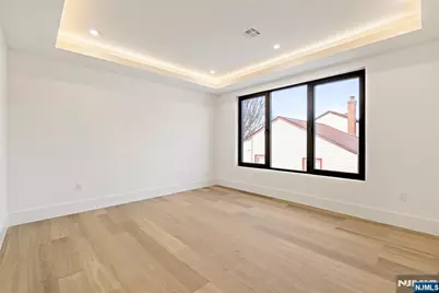 210 Hillcrest Drive, Paramus, NJ 07652 - Photo 17