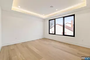 210 Hillcrest Dr, Paramus, NJ 07652 - Photo 17