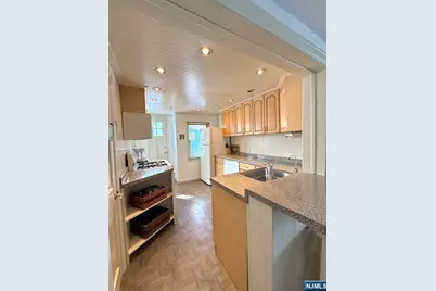 80 Roosevelt Avenue, Bergenfield, NJ 07621 - Photo 9