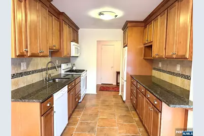 2185 Lemoine Avenue 4M #4M, Fort Lee, NJ 07024 - Photo 5