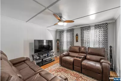 19 Entwistle Avenue, Nutley, NJ 07110 - Photo 3