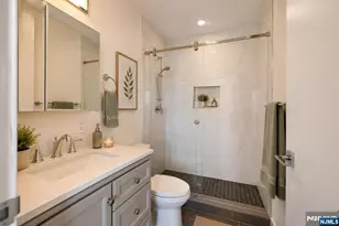 100 Carlyle 9Ds, Cliffside Park, NJ 07010 - Photo 11
