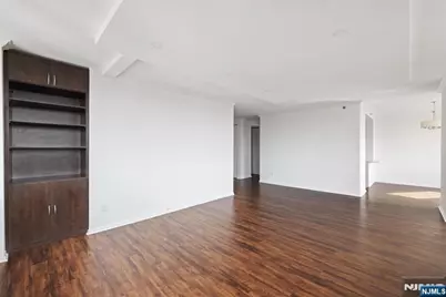 100 Carlyle 9Ds #9DS, Cliffside Park, NJ 07010 - Photo 3