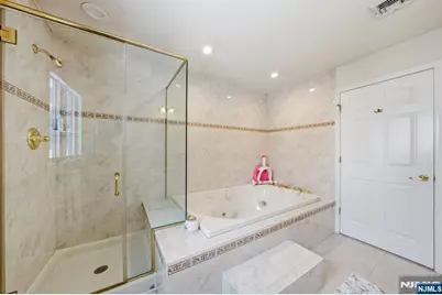 270 Baldwin Avenue, Hasbrouck Heights, NJ 07604 - Photo 25