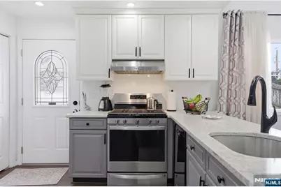 270 Baldwin Avenue, Hasbrouck Heights, NJ 07604 - Photo 9