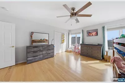 270 Baldwin Avenue, Hasbrouck Heights, NJ 07604 - Photo 25