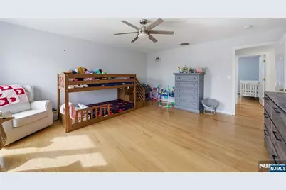 270 Baldwin Avenue, Hasbrouck Heights, NJ 07604 - Photo 27