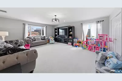 270 Baldwin Avenue, Hasbrouck Heights, NJ 07604 - Photo 21