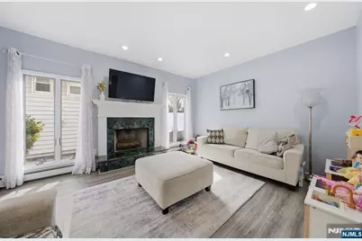 270 Baldwin Avenue, Hasbrouck Heights, NJ 07604 - Photo 15