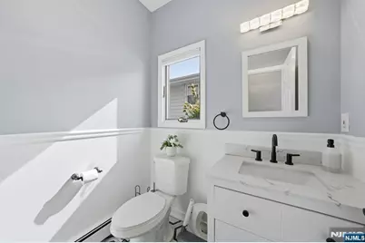 270 Baldwin Avenue, Hasbrouck Heights, NJ 07604 - Photo 19