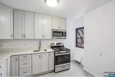 3060 Edwin Avenue 4C #4C, Fort Lee, NJ 07024 - Photo 5