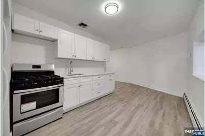 2413 Hammett Avenue, Fort Lee, NJ 07024 - Photo 25