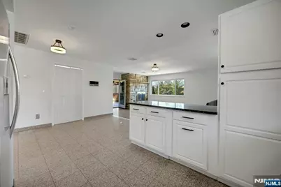 2413 Hammett Avenue, Fort Lee, NJ 07024 - Photo 15