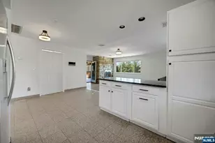 2413 Hammett Ave, Fort Lee, NJ 07024 - Photo 15