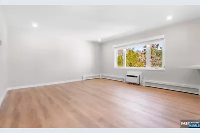 539 Undercliff Avenue 4 #4, Edgewater, NJ 07020 - Photo 9