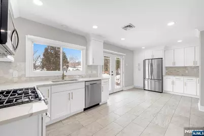 475 Cedar Lane, Paramus, NJ 07652 - Photo 9