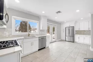 475 Cedar Ln, Paramus, NJ 07652 - Photo 9