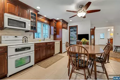 101 Schuyler Avenue, Pompton Lakes, NJ 07442 - Photo 9